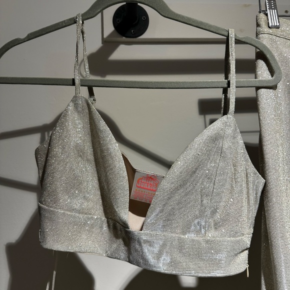 Le Lis Suit Set - Picture 8 of 15